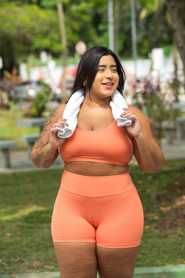 Short Yasmin Frente Perto Laranja